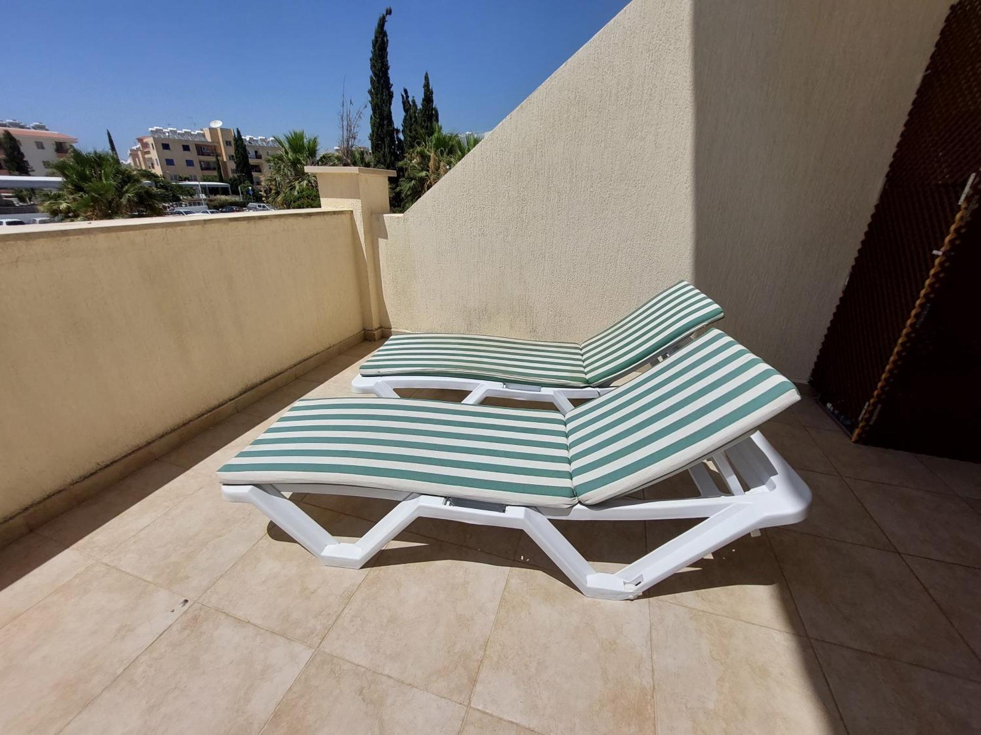 Pool Side 2 Bedroom Queens Gardens Complex Apartament *