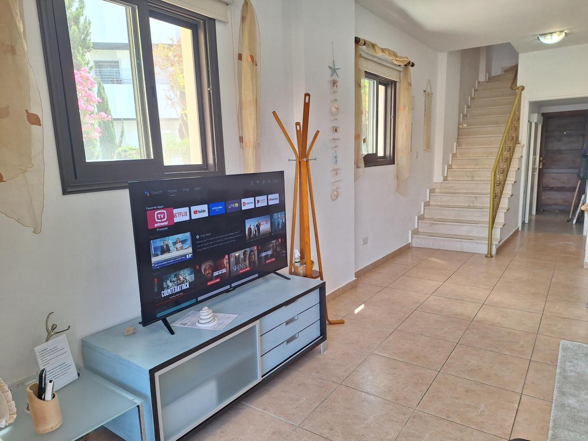 Pool Side 2 Bedroom Queens Gardens Complex Apartament