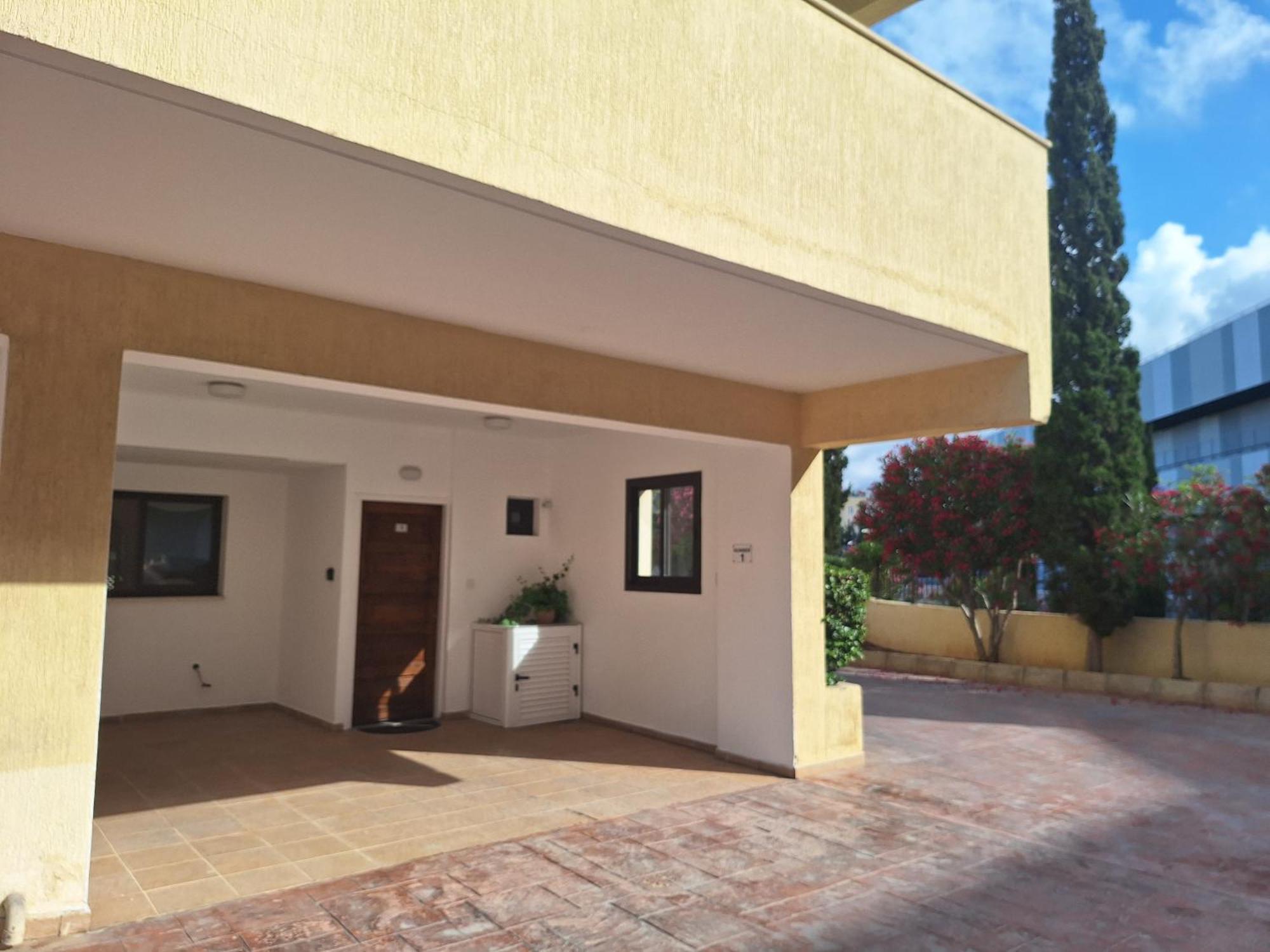 Pool Side 2 Bedroom Queens Gardens Complex Apartment Paphos
