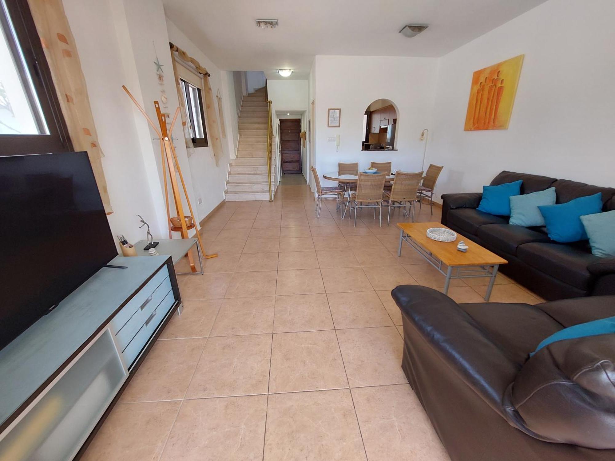Pool Side 2 Bedroom Queens Gardens Complex *