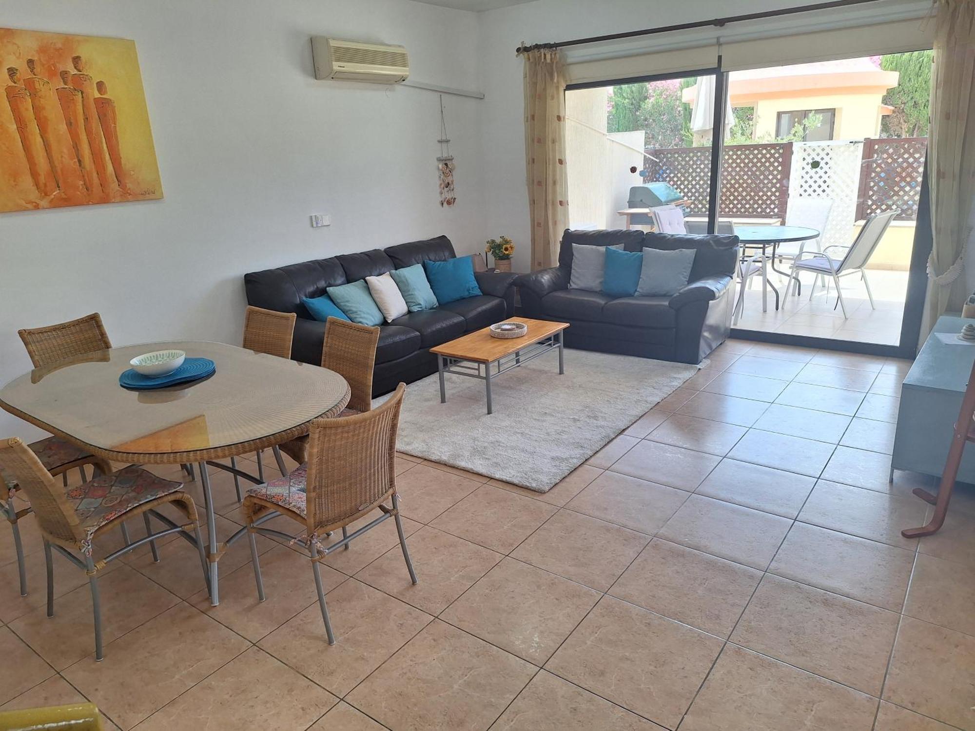 Apartment Pool Side 2 Bedroom Queens Gardens Complex